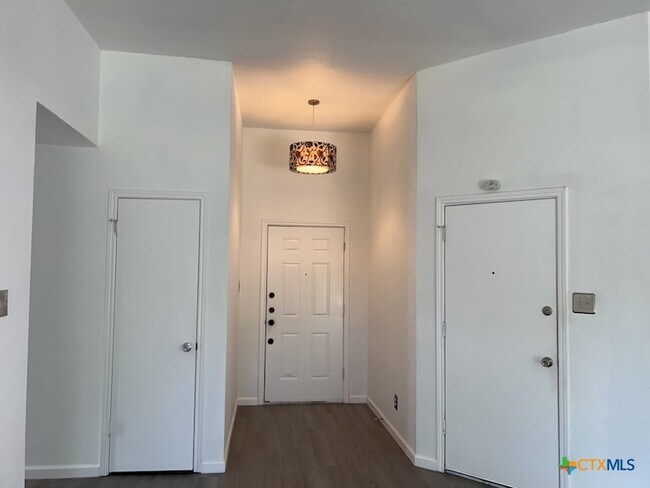 Photo - 2503 Armadillo Dr