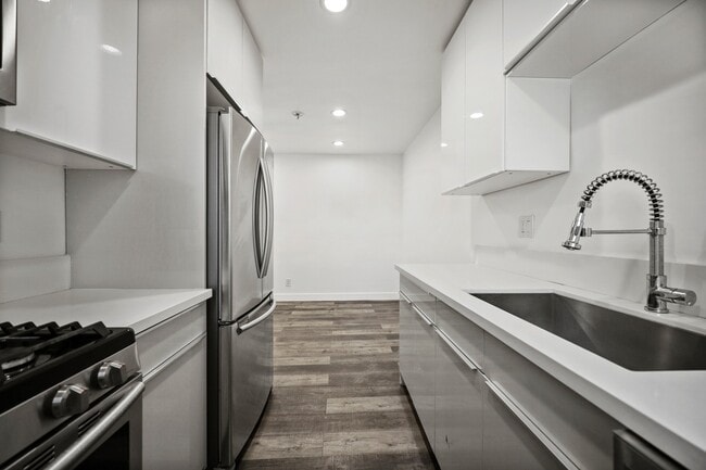 Photo - 1333 W 36th Pl Unidad 6