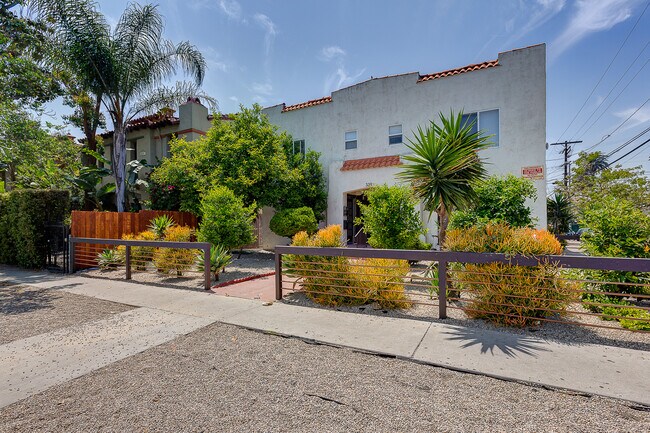 Photo - 341 N Heliotrope Dr Unit 341