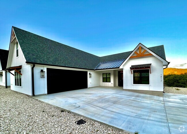 Building Photo - Gorgeous Modern Home In Village Glen