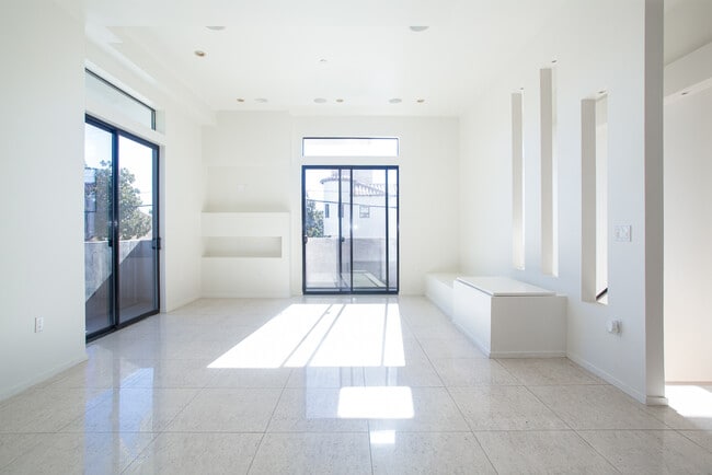 Photo - 8639 Whitworth Dr