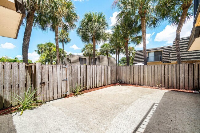 Photo - 624 6th Way
