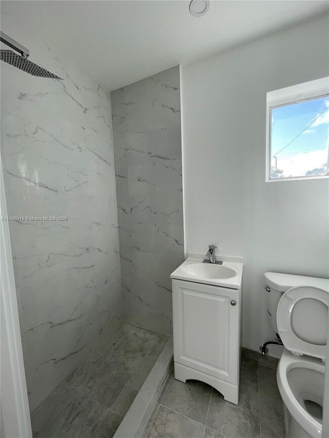 Photo - 2380 NW Flagler Terrace Unidad S