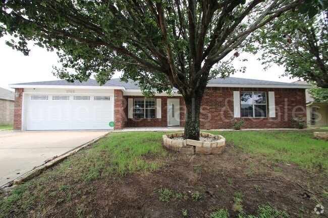 Building Photo - Live Large in Killeen – 5 Bedrooms, Big Va... Rental