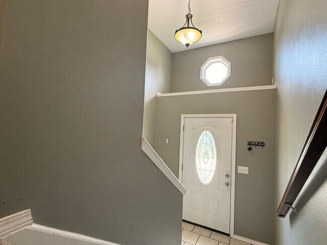 Photo - Beautiful Split Level in Northern Heights