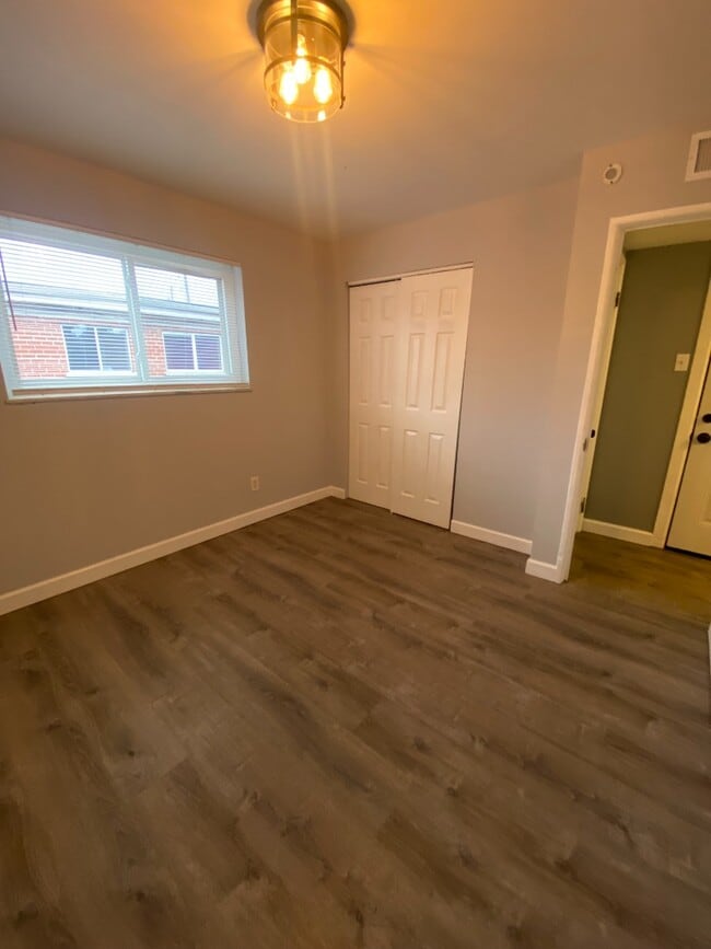 Photo - 814-D Schirmer Unit D