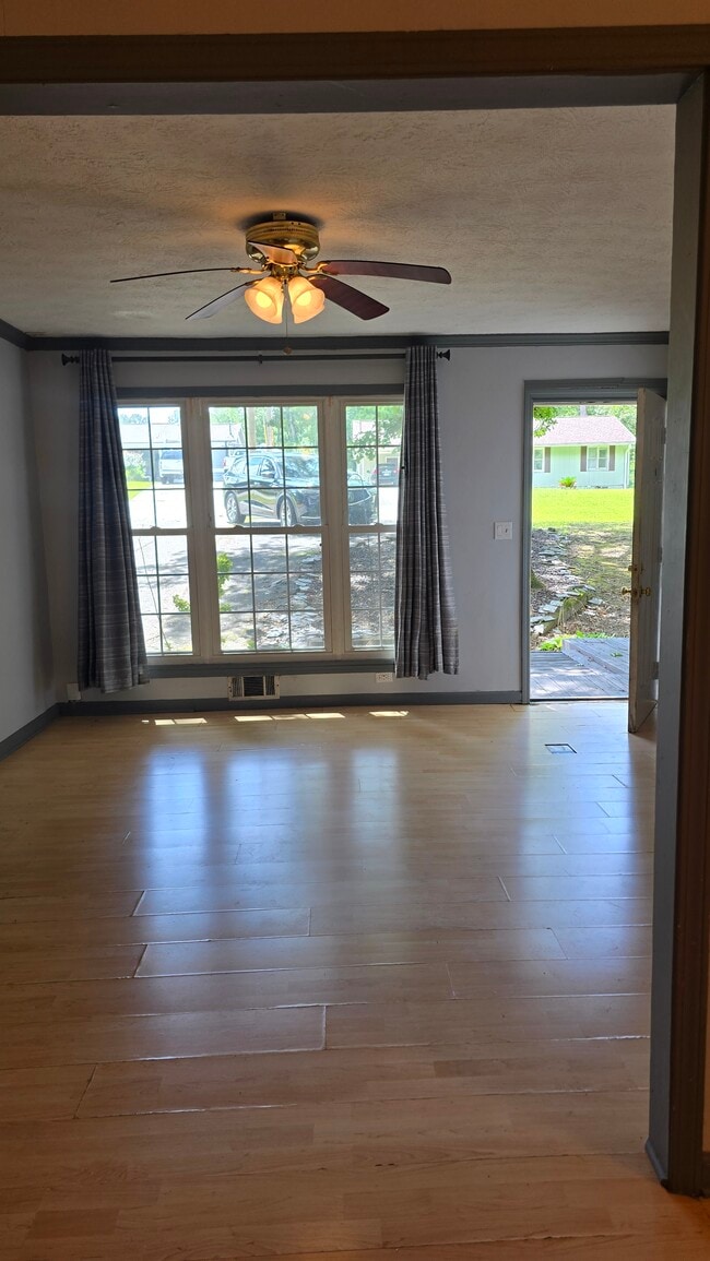 Photo - 404 Hemlock Dr