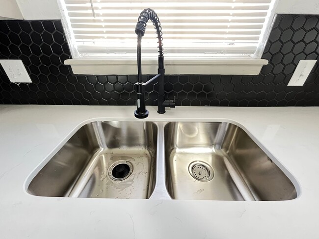 Photo - 5852 NW Dearborn Ave