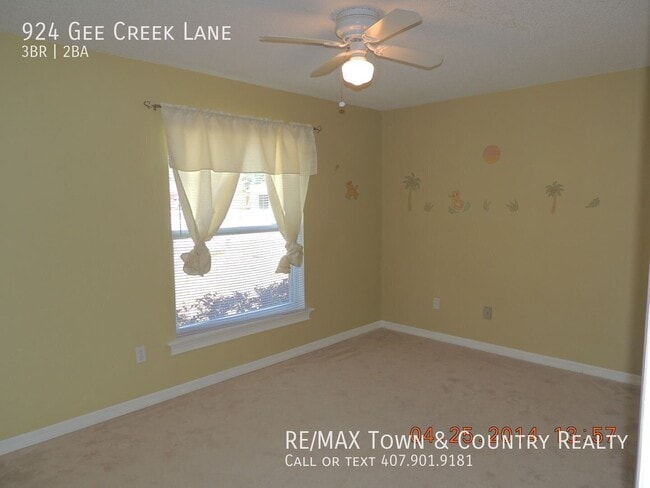 Photo - 924 Gee Creek Ln