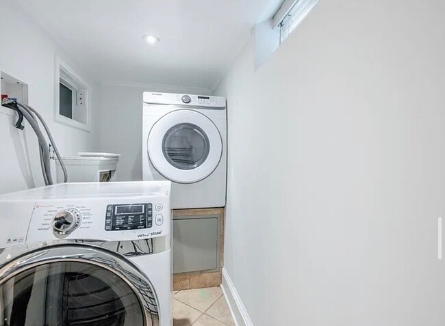 Photo - 5042 8th St NE