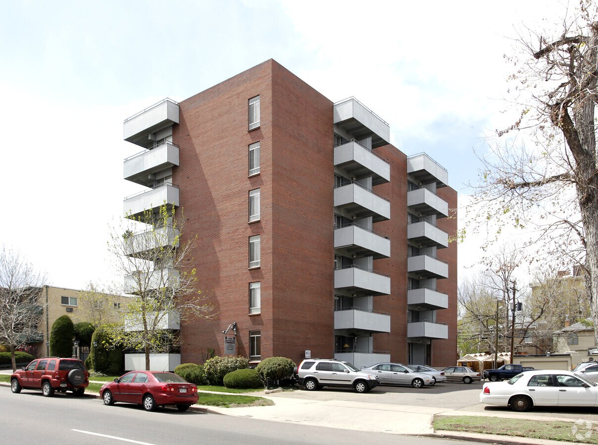 The Pickwick Place - The Pickwick Place Apartments