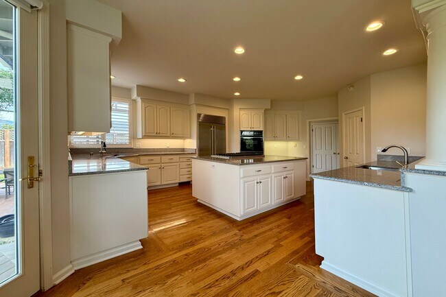 Photo - 1876 Heritage Way