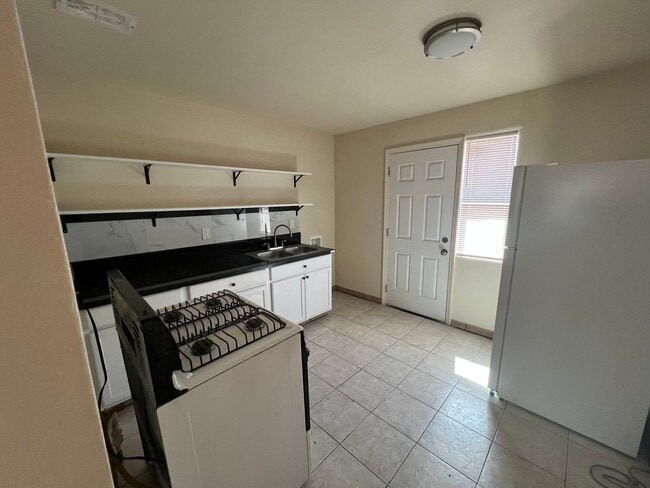 Photo - 540 Cardenas Dr SE Unit C
