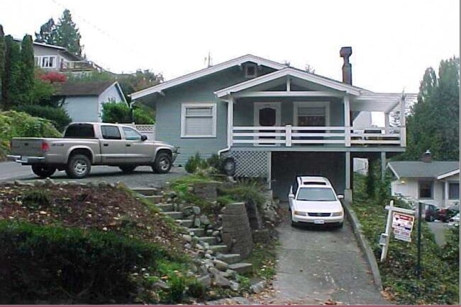 Building Photo - 406 E Ivy St