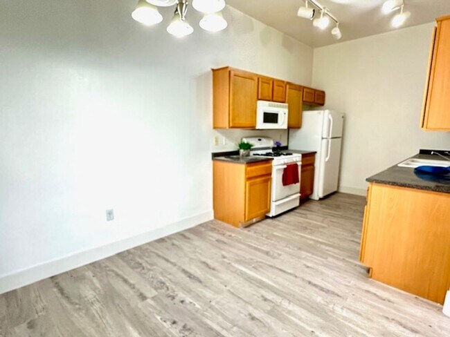 Photo - BEAUTIFUL GATED SOUTHWEST CONDO. 3 BEDS AND 2 BATHS. GROUND FLOOR. Unit 1022