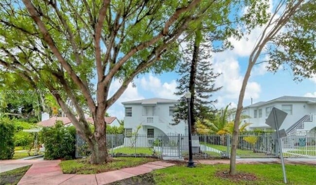 Building Photo - 1730 Marseille Dr Unit 4