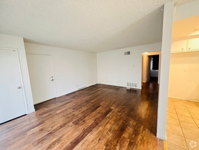 Building Photo - Whittier 2 bedrooms 2 bathrooms Rental