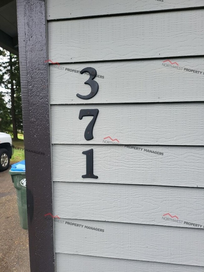 Photo - STATUS: *PENDING APPLICATION* | R320 | $1895