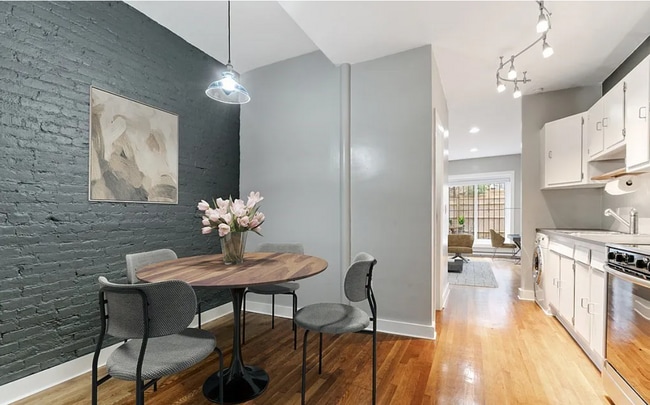 Photo - 1 Saint Charles St