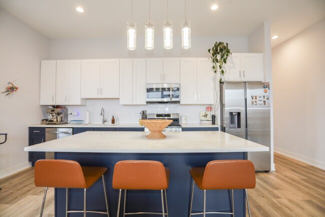 Photo - 2402 W Carmen Ave Unidad 3