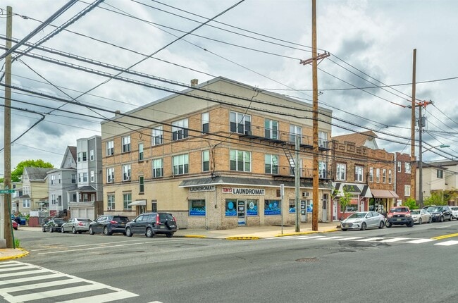 Building Photo - 1058 Avenue C Unit 5