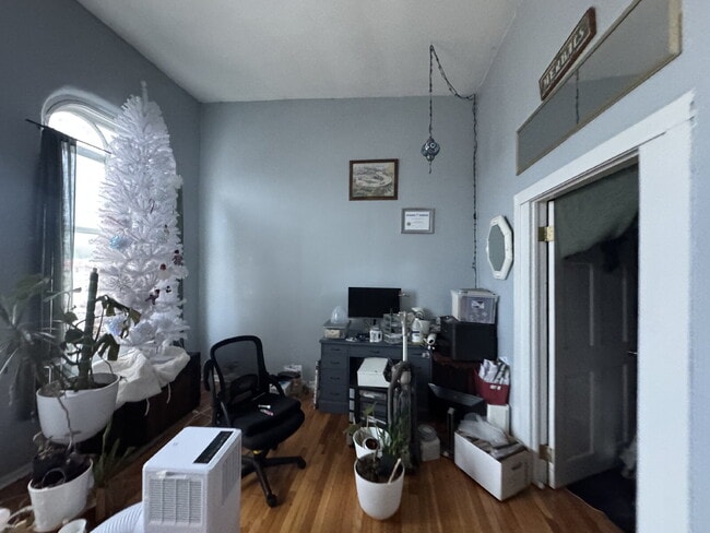 105 2nd St E
