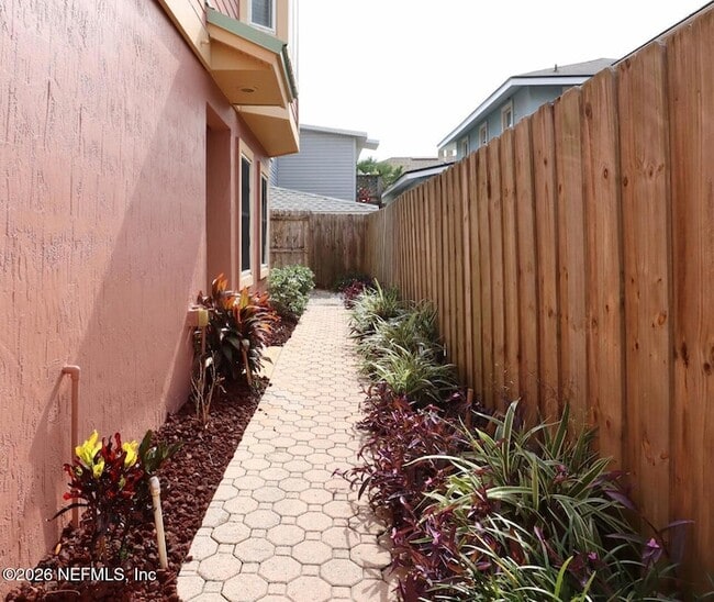 Photo - 1111 1st St N