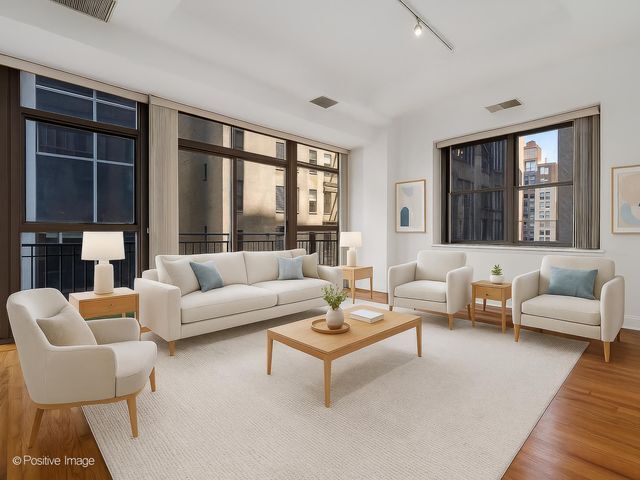 Building Photo - 212 W Washington St Unit 1413