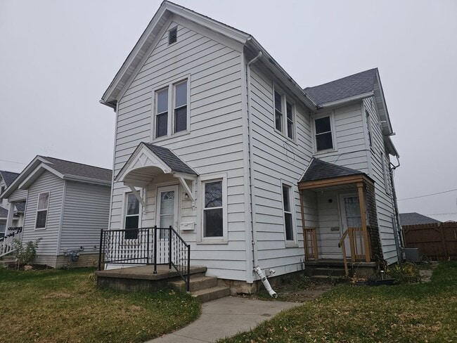 Photo - SW 4 bedroom 2 bath with fenced yard