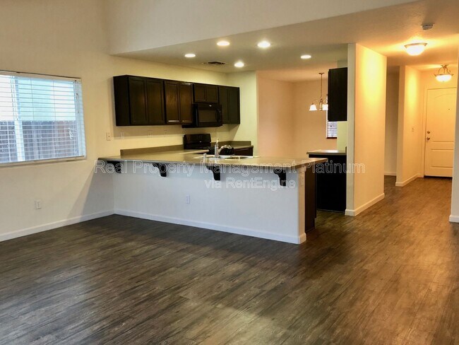 Photo - 5886 E Fillmore Ave