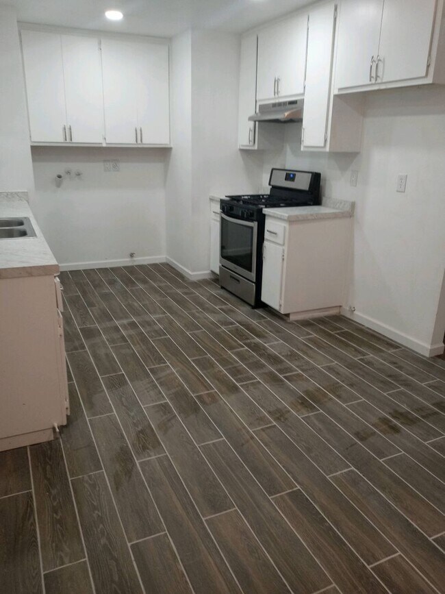 Photo - Upgraded 2b/1b duplex for rent!