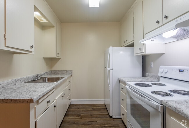 1BR, 1BA - 600SF
