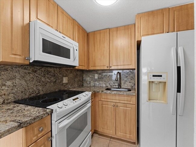 Building Photo - 241 SE 9th Ave Unit 104
