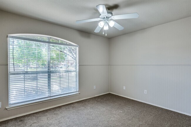 Photo - 5608 Seafield Ln