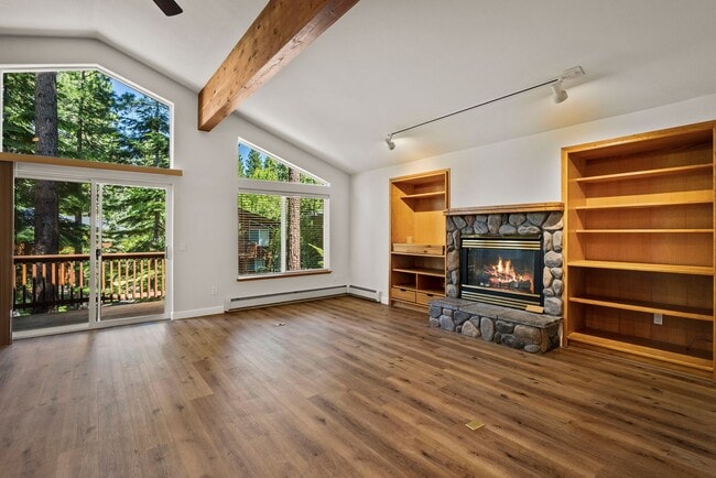 Building Photo - Beautifully Updated Country Club Villa Rental