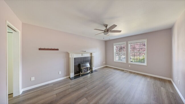 Photo - 4 Bed 3 Bath - 2 Living Rooms - Office Area - Pet Friendly - NAS Whidbey