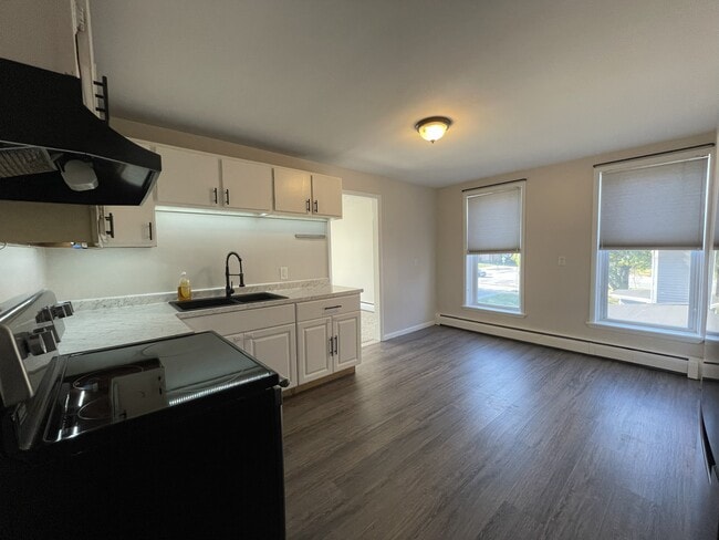 Photo - 4359 Lake Ave