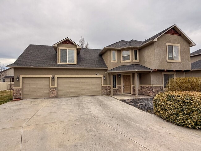 Building Photo - Beautiful Home in the Desirable Dallan Woods Subdivision