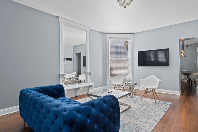 Photo - 913 W Belden Ave