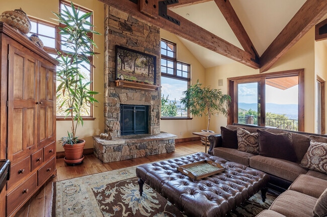 Photo - 347 Luzern Rd