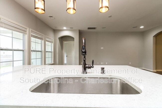 Photo - 616 Zinnia Dr