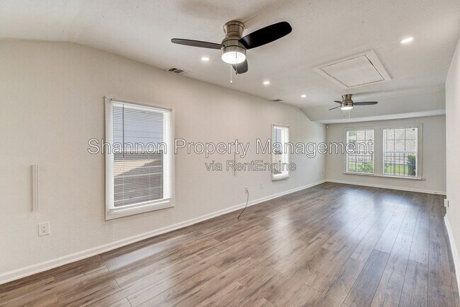 Photo - 100 E 33rd St