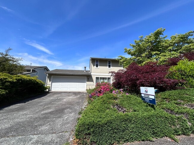 Building Photo - Large 4 Bedroom home with views of Bellingham Bay and Garage