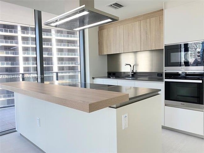 Photo - 1000 Brickell Plaza Unidad 1000 Brickell Plz # 2715