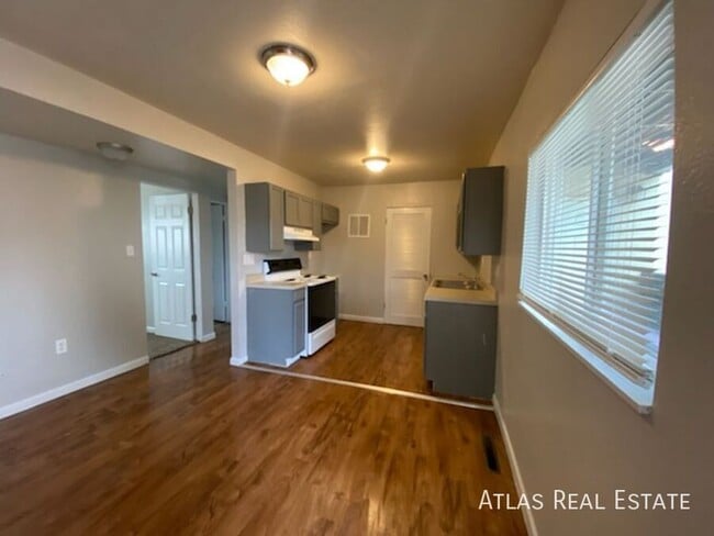 Building Photo - 934 W Moreno Ave Unit 1