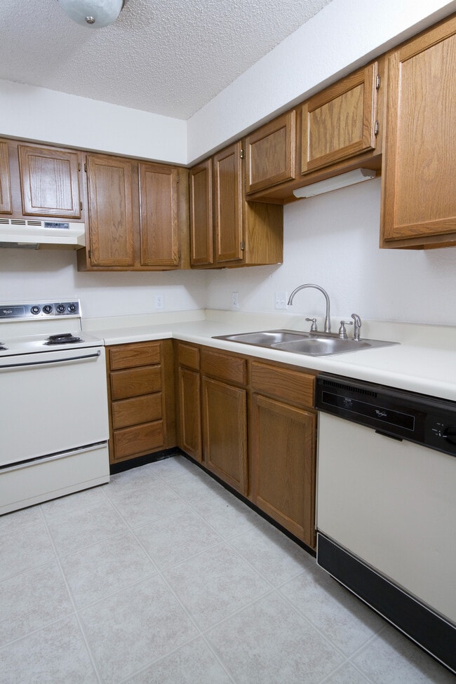 Kitchen - Catalpa East