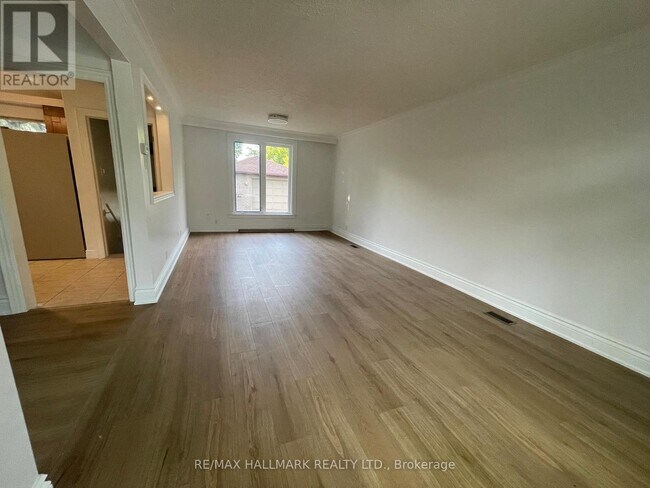 Photo - 116 Cartier Crescent