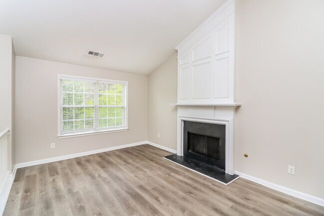 Photo - 387 Darter Run NW