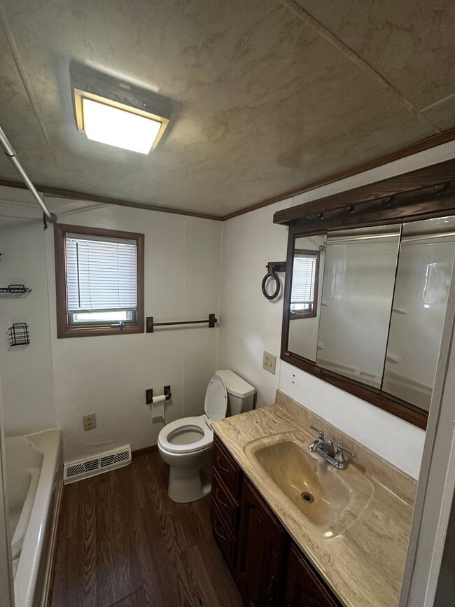Photo - 393 Jackson St