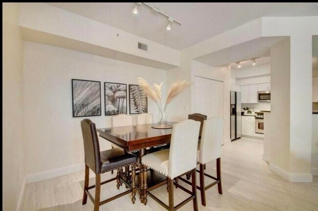802 W Windward Way Unit 216
